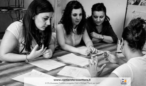 CTS 2025 - volontari ad un tavolo 